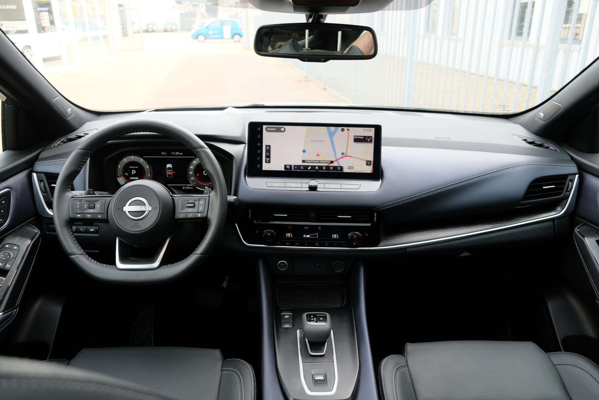 Nissan QASHQAI 1.3 MHEV 158pk Xtronic Tekna Plus | Navi | Trekhaak | Adaptive Cruise | 360° Camera | Leder | Head-up Display | Panoramadak | 19" velgen afbeelding 2