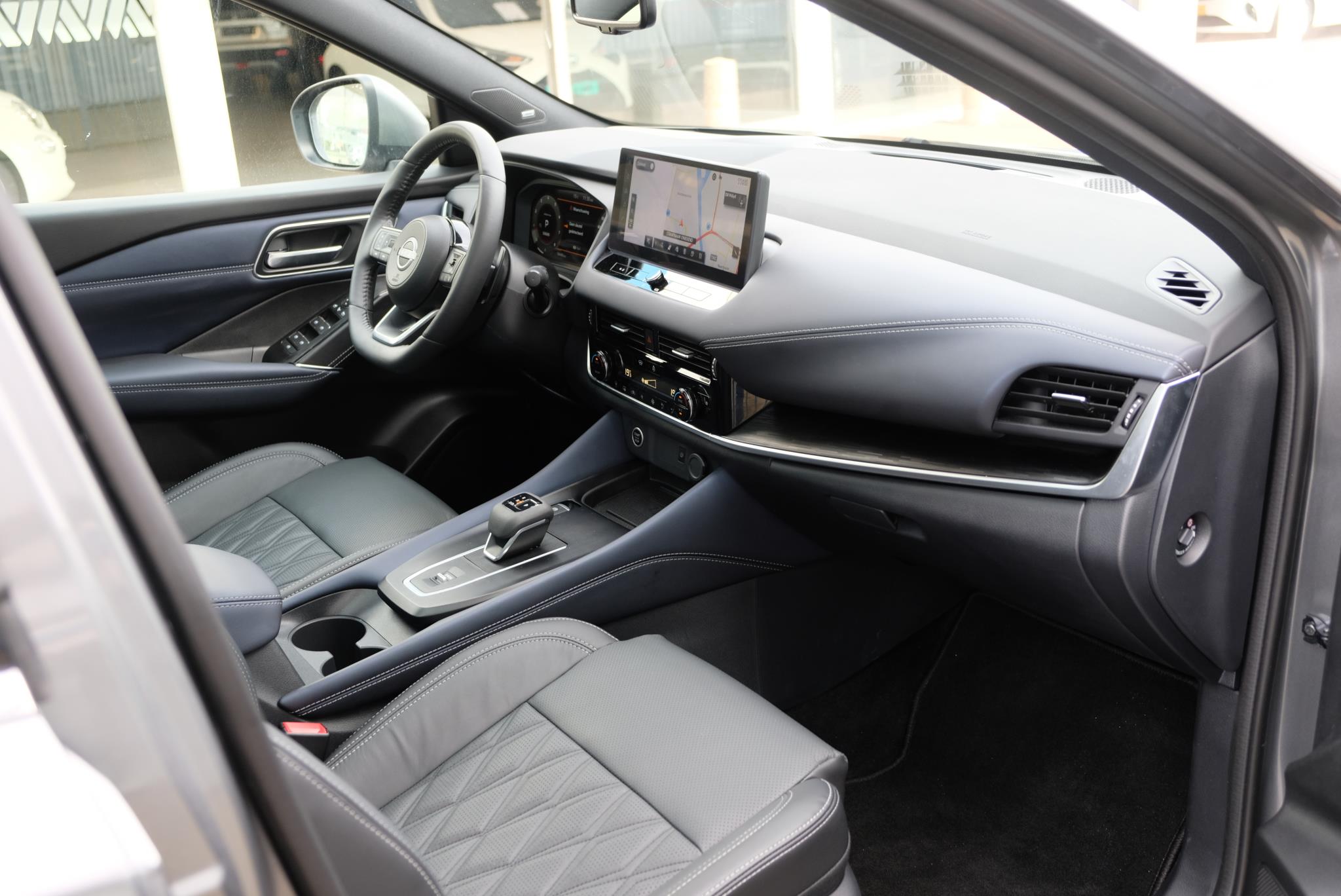 Nissan QASHQAI 1.3 MHEV 158pk Xtronic Tekna Plus | Navi | Trekhaak | Adaptive Cruise | 360° Camera | Leder | Head-up Display | Panoramadak | 19" velgen afbeelding 7