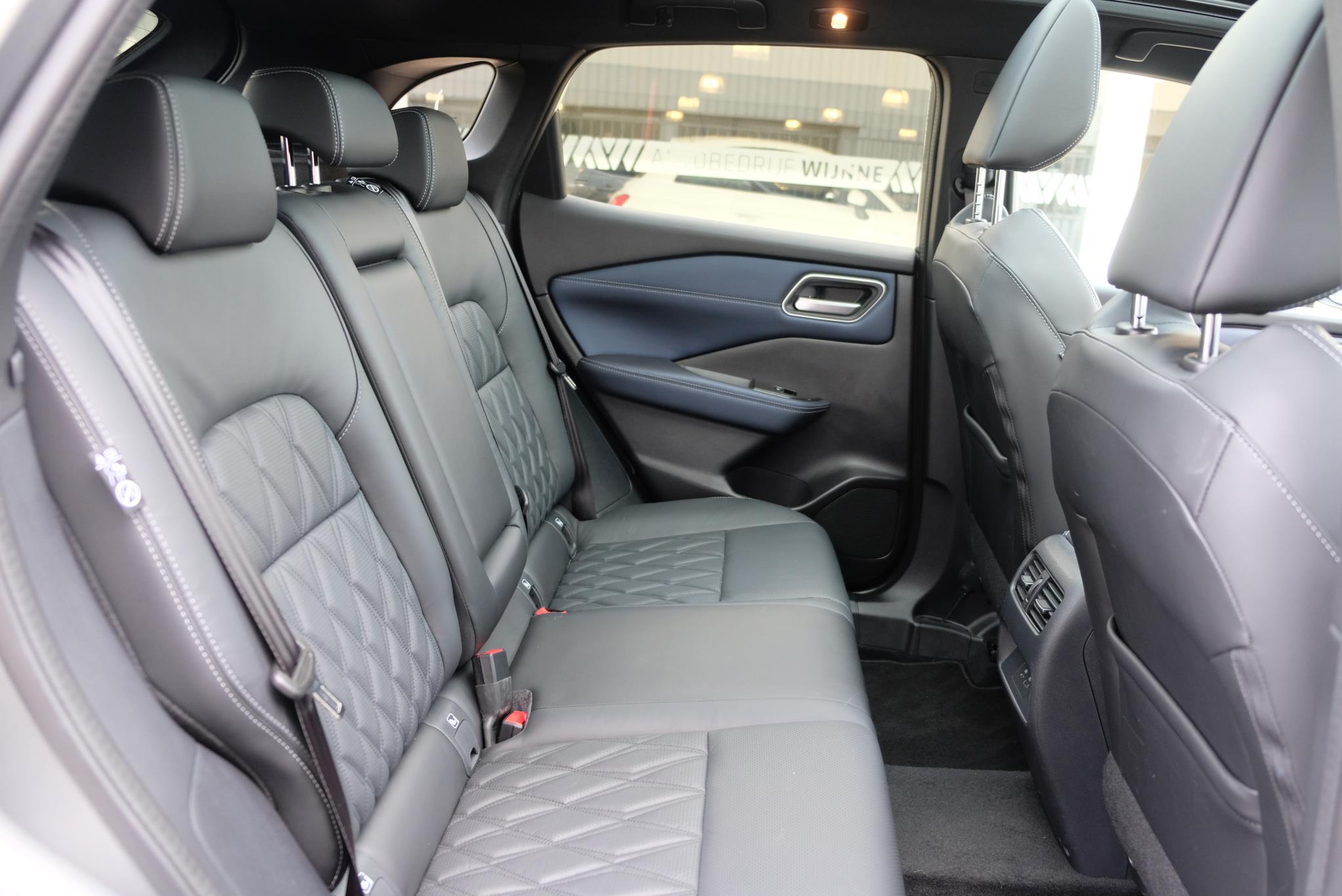 Nissan QASHQAI 1.3 MHEV 158pk Xtronic Tekna Plus | Navi | Trekhaak | Adaptive Cruise | 360° Camera | Leder | Head-up Display | Panoramadak | 19" velgen afbeelding 9