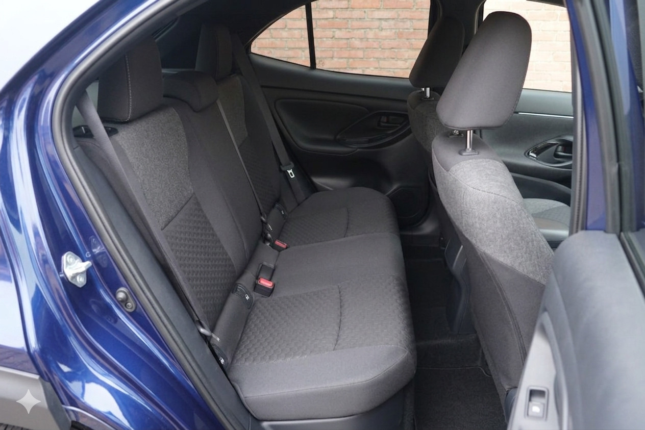 Toyota Yaris Cross 1.5 Hybrid 115pk CVT Dynamic - Adaptieve cruise - Achteruitrijcamera - Apple CarPlay - Climate control - Stoelverwarming - Keyless entry/start - Dodehoekdetectie afbeelding 2