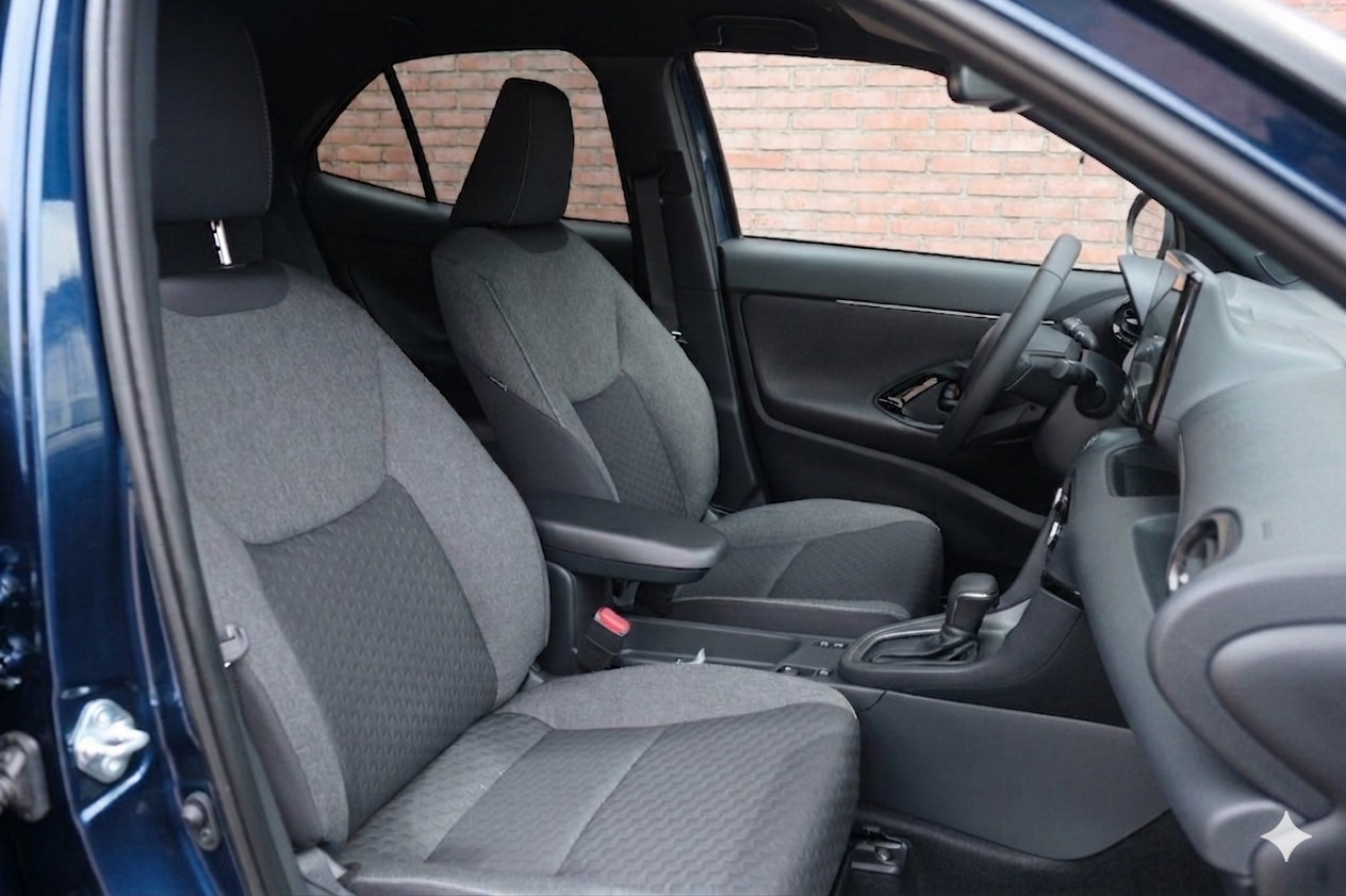 Toyota Yaris Cross 1.5 Hybrid 115pk CVT Dynamic - Adaptieve cruise - Achteruitrijcamera - Apple CarPlay - Climate control - Stoelverwarming - Keyless entry/start - Dodehoekdetectie afbeelding 3