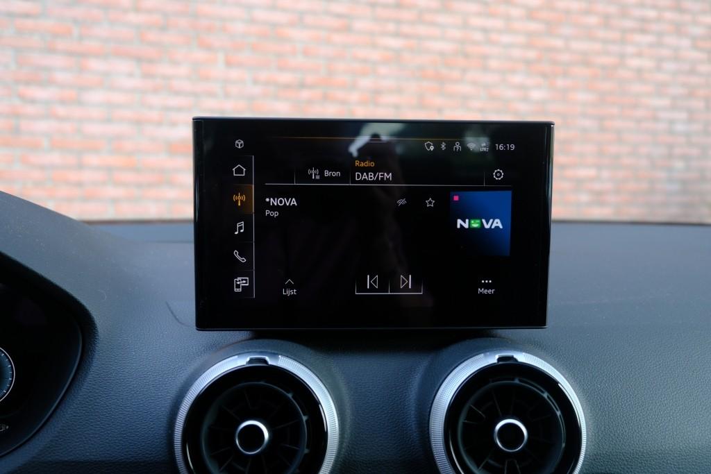 Audi Q2 35 TFSi 150pk S-Tronic S Edition - App Connect - Adaptive Cruise - Camera - Matrix LED - Keyless - Elektrische klep - Stoelverwarming afbeelding 14