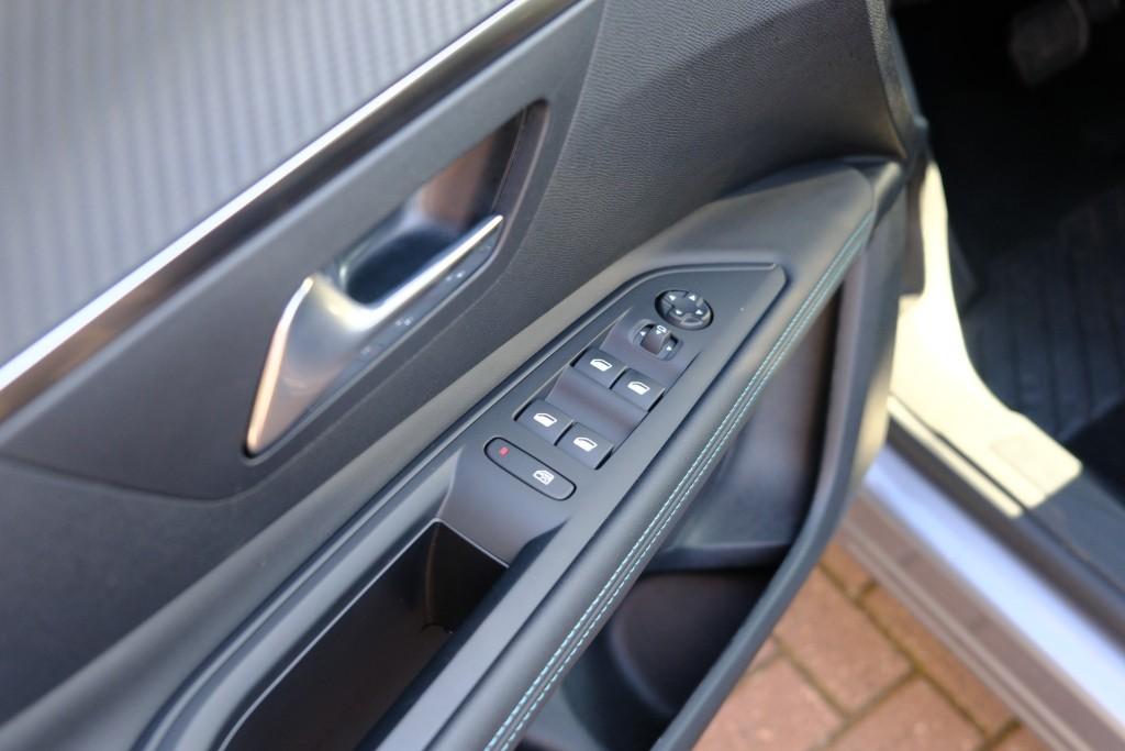 Peugeot 3008 1.6 HYbrid 180pk EAT8 Allure Pack Business - Achteruitrijcamera - Adaptieve cruise control - LED koplampen - Parkeersensoren - Keyless afbeelding 23