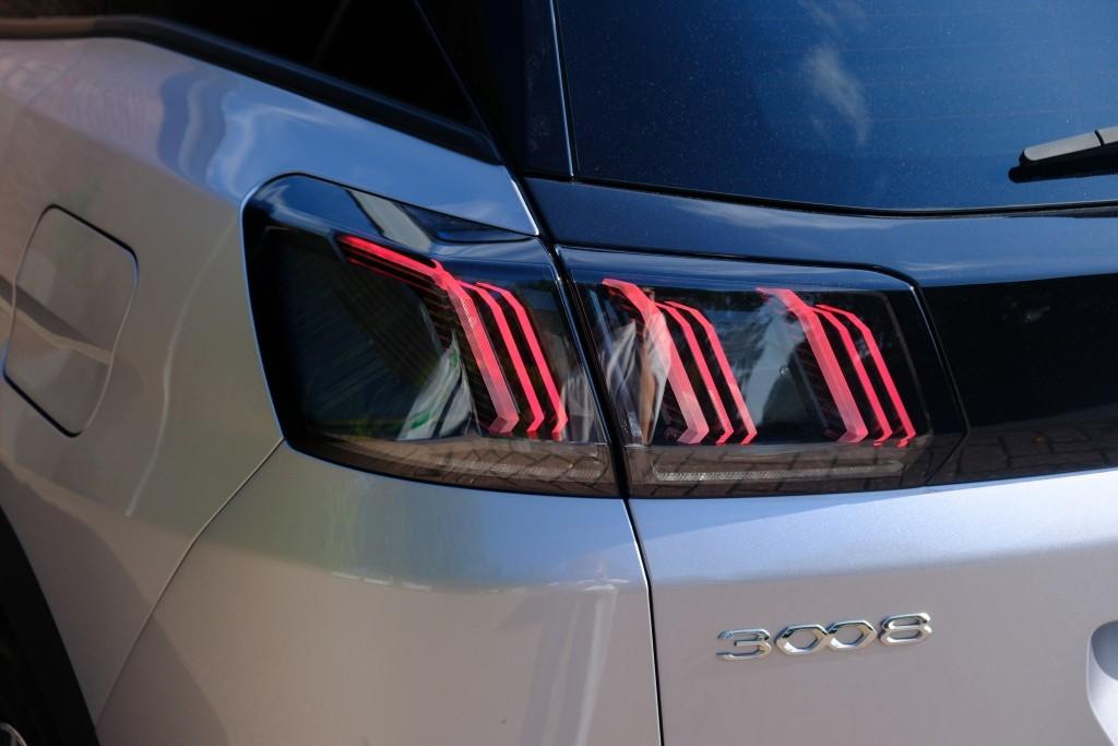 Peugeot 3008 1.6 HYbrid 180pk EAT8 Allure Pack Business - Achteruitrijcamera - Adaptieve cruise control - LED koplampen - Parkeersensoren - Keyless afbeelding 26