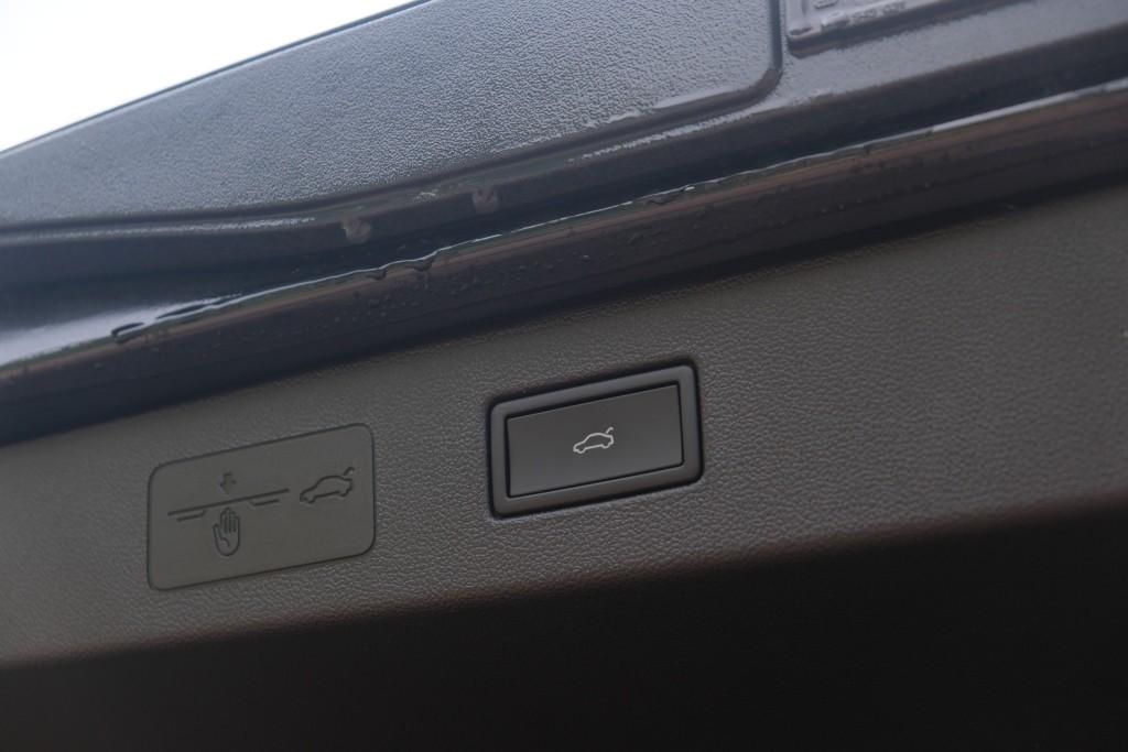 Volkswagen T-Roc 1.5 eTSi 150pk DSG R-Line - Adaptive cruise - Apple CarPlay - Achteruitrijcamera - Keyless entry - Stoelverwarming - Elektrische achterklep - Dodehoekdetectie - Parkeersensoren afbeelding 32