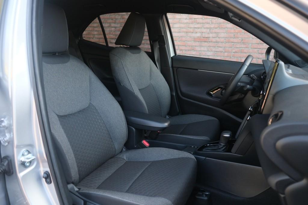 Toyota Yaris Cross 1.5 Hybrid 115pk CVT Dynamic - Adaptieve cruise - Achteruitrijcamera - Apple CarPlay - Climate control - Stoelverwarming - Keyless entry/start - Dodehoekdetectie afbeelding 6