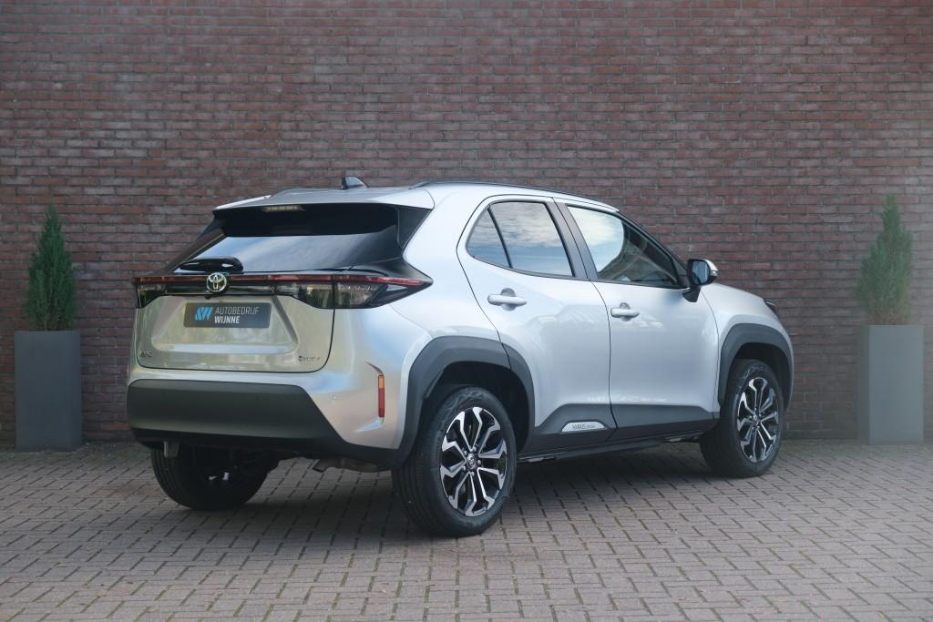 Toyota Yaris Cross 1.5 Hybrid 115pk CVT Dynamic - Adaptieve cruise - Achteruitrijcamera - Apple CarPlay - Climate control - Stoelverwarming - Keyless entry/start - Dodehoekdetectie afbeelding 32