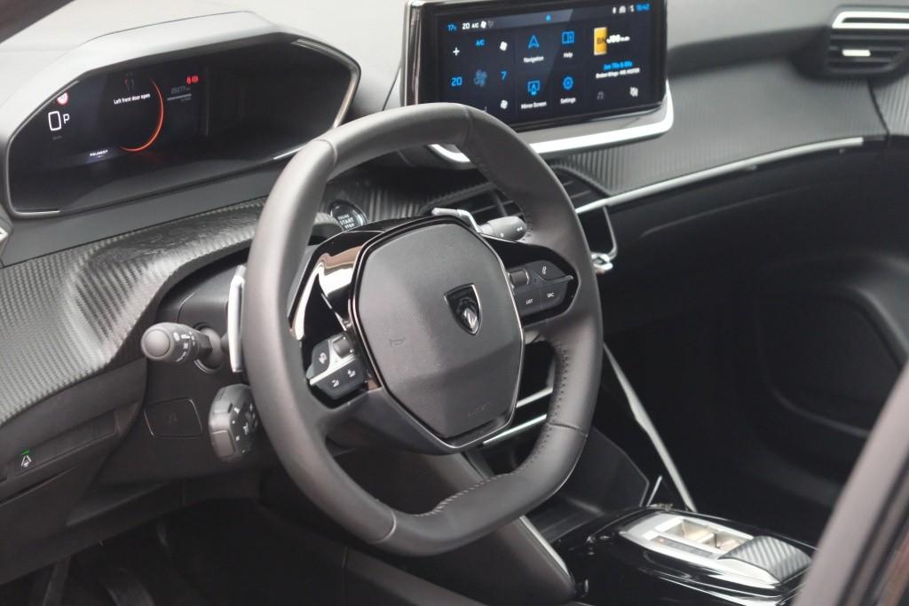 Peugeot 2008 1.2 Hybrid 145pk e-DSC6 Allure - Adaptive cruise - Achteruitrijcamera - Apple CarPlay - Climate control - Parkeersensoren achter - Dodehoek detectie afbeelding 8