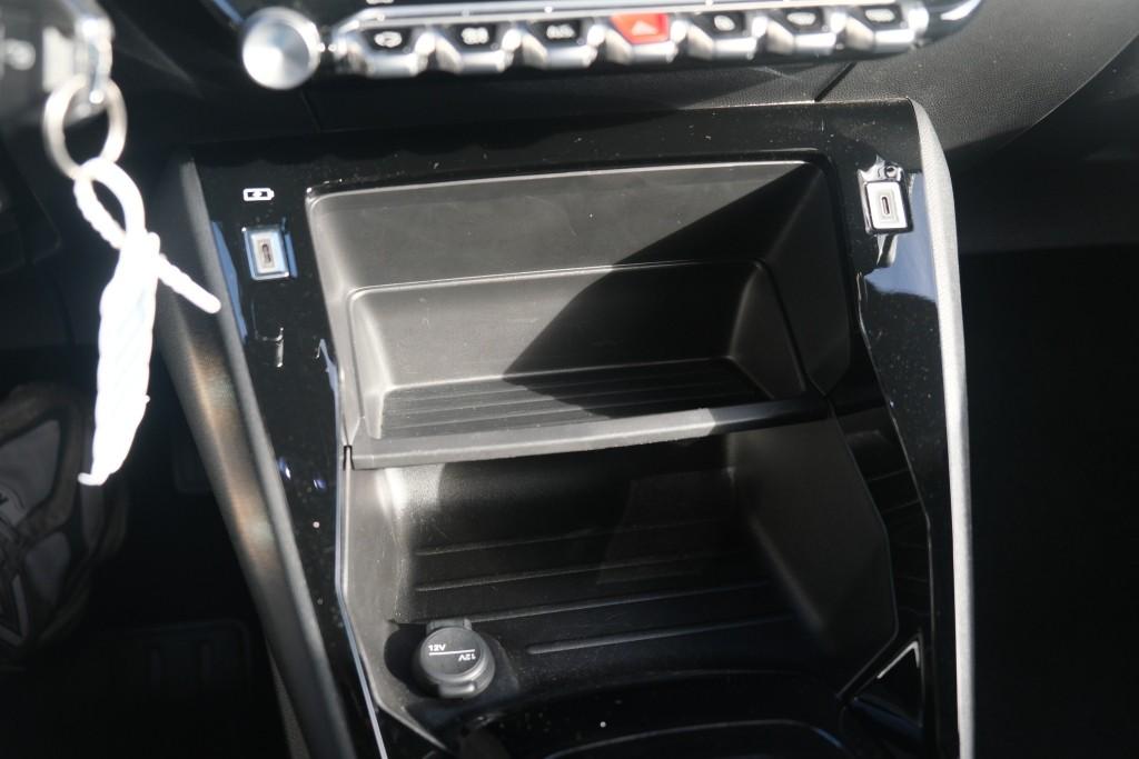 Peugeot 2008 1.2 Hybrid 145pk e-DSC6 Allure - Adaptive cruise - Achteruitrijcamera - Apple CarPlay - Climate control - Parkeersensoren achter - Dodehoek detectie afbeelding 20