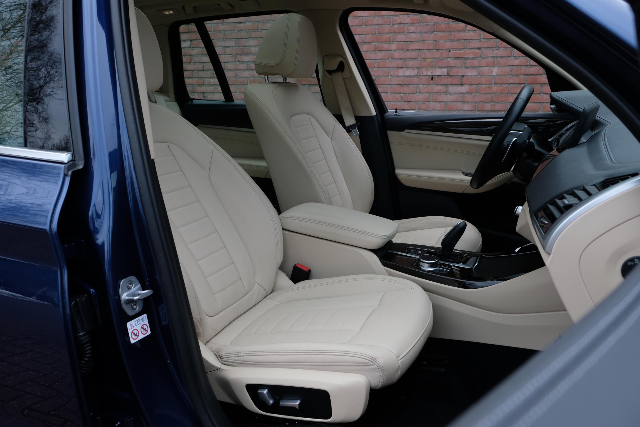 BMW X3 xDrive20i 184pk Aut. High Executive - Panoramadak - Adaptive cruise - Apple CarPlay - LED koplampen - Climate control - Parkeersensoren - Keyless Entry - Trekhaak afbeelding 4