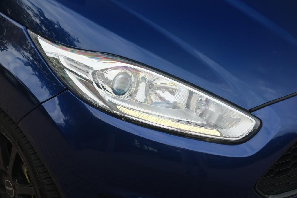 Ford Fiesta 1.0 EcoBoost 125pk Sport - Airconditioning - Bluetooth - Stoelverwarming - Voorruit verwarming - 16 inch velgen afbeelding 2