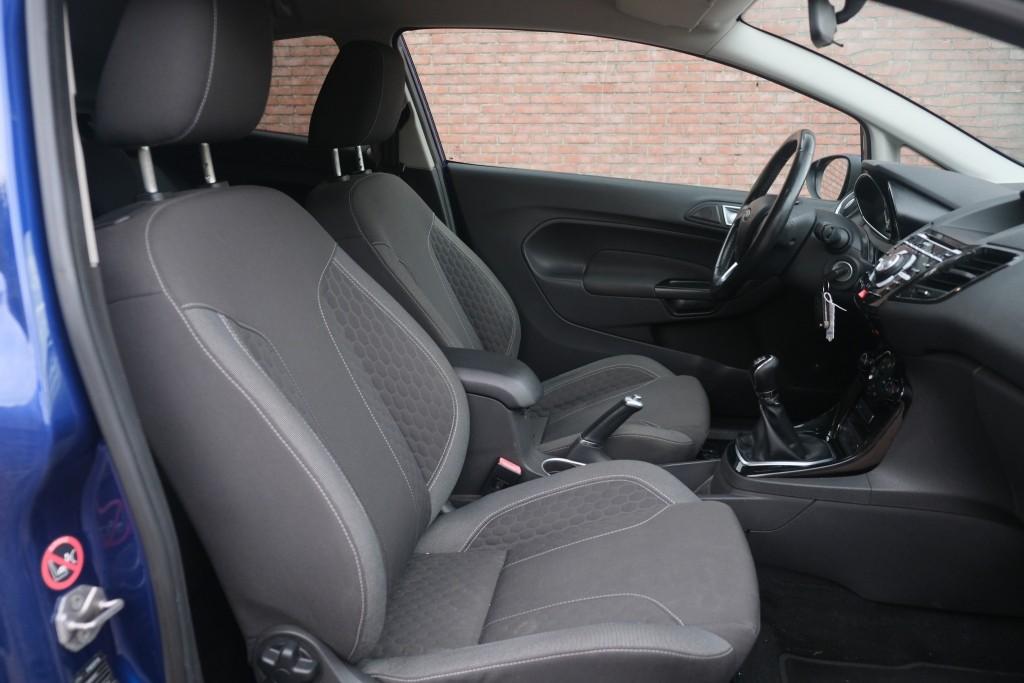 Ford Fiesta 1.0 EcoBoost 125pk Sport - Airconditioning - Bluetooth - Stoelverwarming - Voorruit verwarming - 16 inch velgen afbeelding 4