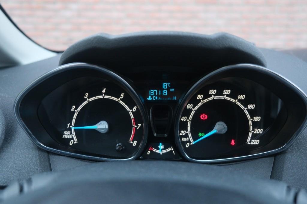Ford Fiesta 1.0 EcoBoost 125pk Sport - Airconditioning - Bluetooth - Stoelverwarming - Voorruit verwarming - 16 inch velgen afbeelding 10