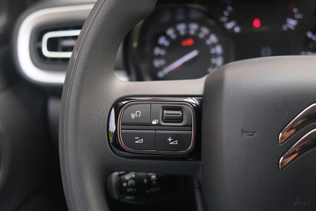 Citroën C3 1.2 PureTech 83pk C-Series - Apple CarPlay - Cruise control - DAB radio - LED-koplampen - Climate control afbeelding 8