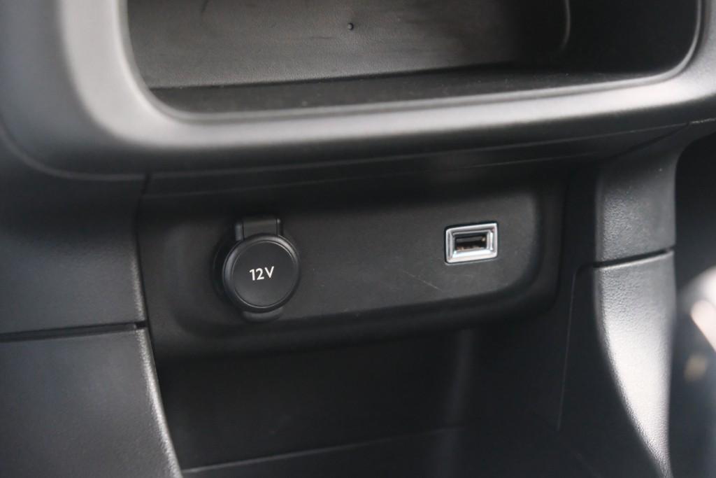 Citroën C3 1.2 PureTech 83pk C-Series - Apple CarPlay - Cruise control - DAB radio - LED-koplampen - Climate control afbeelding 18