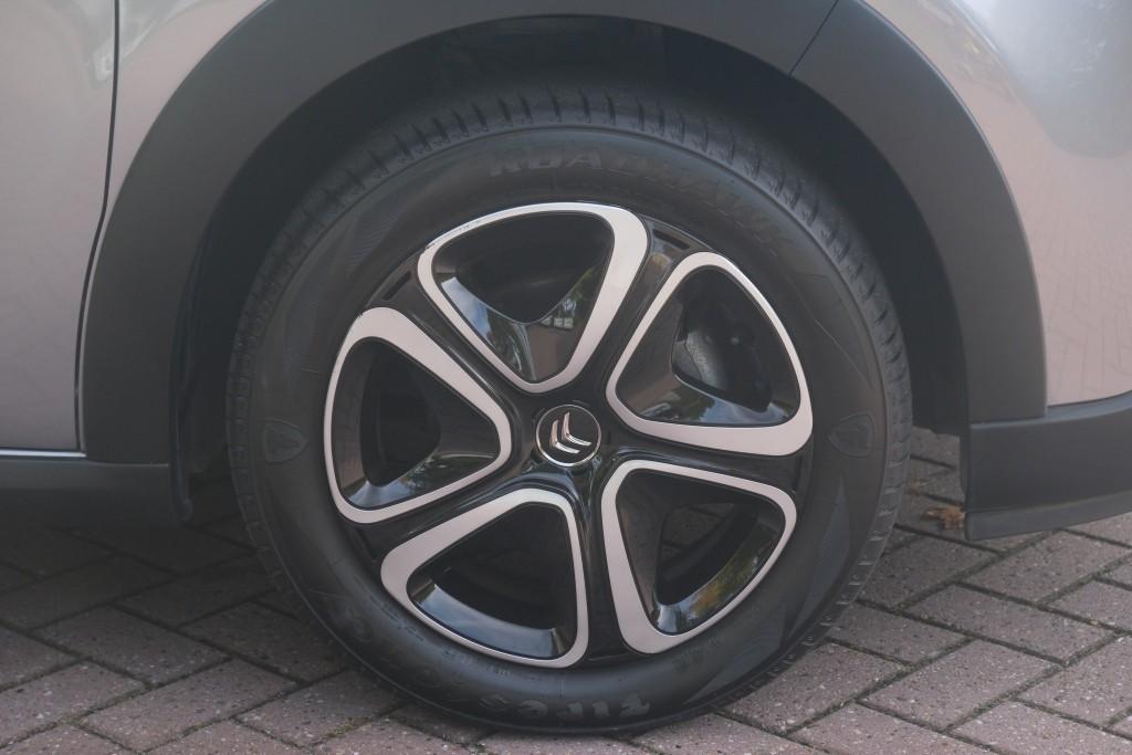 Citroën C3 1.2 PureTech 83pk C-Series - Apple CarPlay - Cruise control - DAB radio - LED-koplampen - Climate control afbeelding 21
