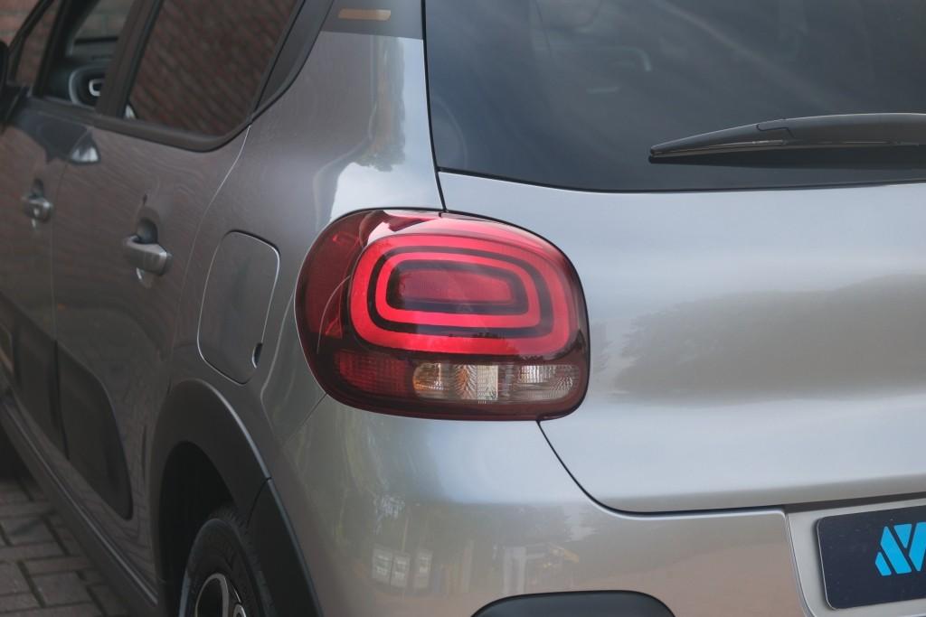 Citroën C3 1.2 PureTech 83pk C-Series - Apple CarPlay - Cruise control - DAB radio - LED-koplampen - Climate control afbeelding 22