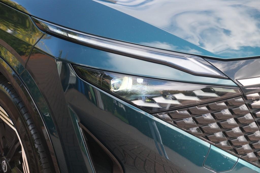 Nissan QASHQAI 1.3 MHEV Xtronic 158pk Tekna Plus - Adaptive cruise - 360° camera - Head-up display - Apple CarPlay - Navigatiesysteem - Stoelverwarming - Stoelventilatie - Panoramadak afbeelding 2