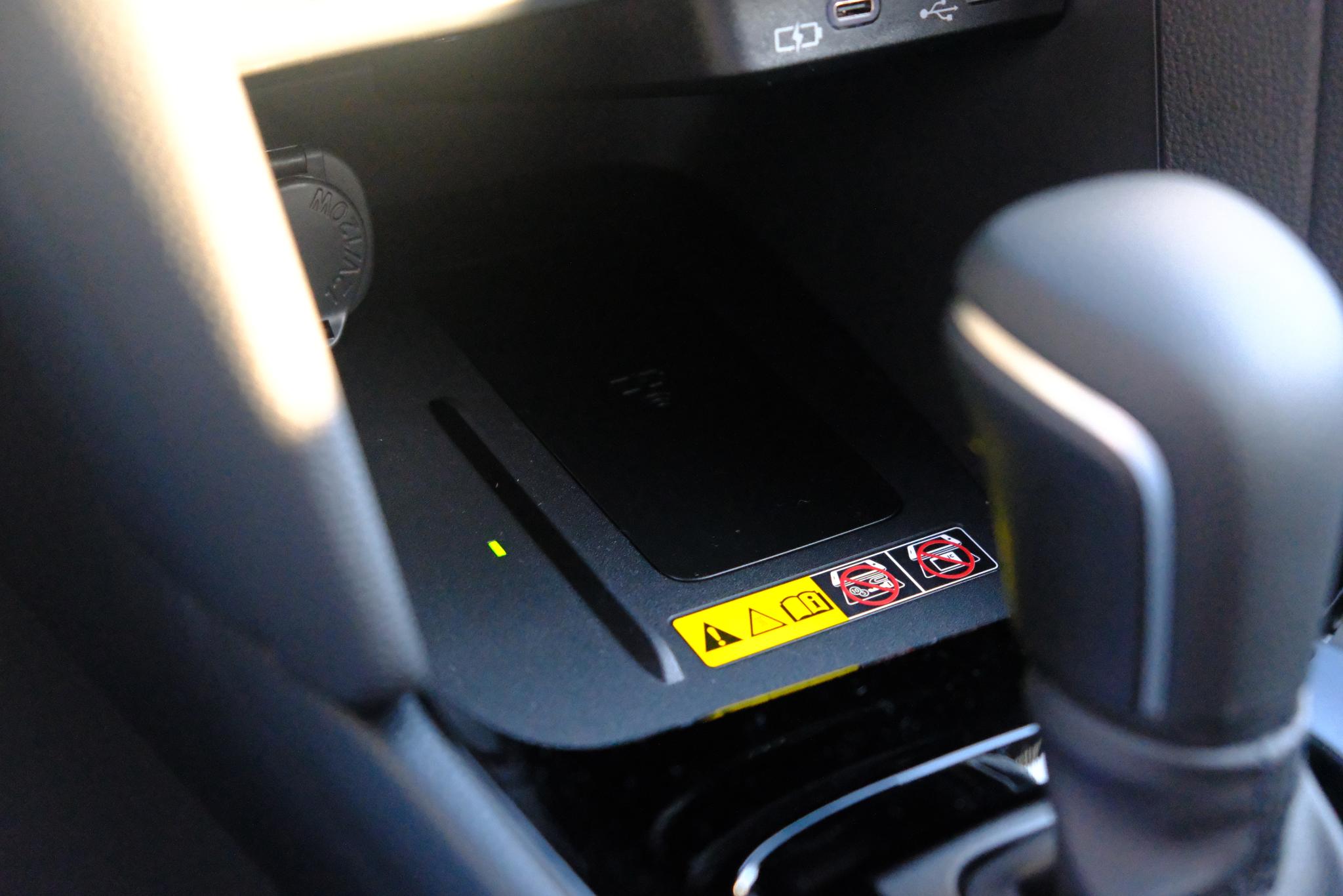 Toyota Yaris Cross 1.5 Hybrid 115pk CVT Dynamic - Adaptieve cruise - Achteruitrijcamera - Apple CarPlay - Climate control - Stoelverwarming - Keyless entry/start - Dodehoekdetectie afbeelding 19