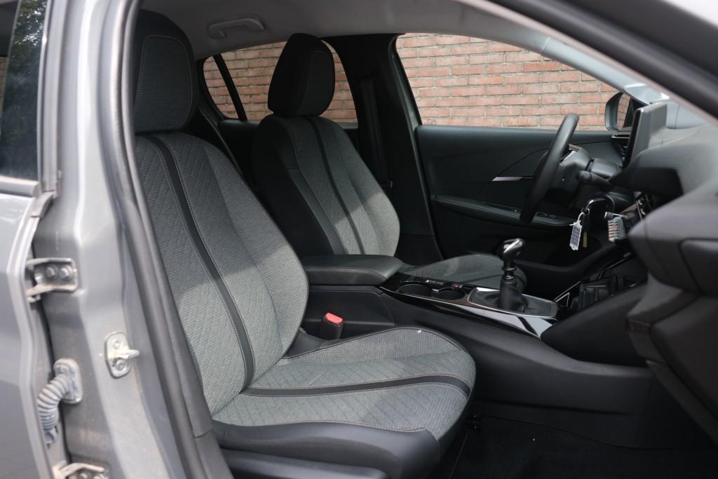 Peugeot 208 1.2 PureTech 100pk Allure - Navigatiesysteem - Apple CarPlay - Achteruitrijcamera - Dodehoekdetectie- Parkeersensoren - Climate Control - Cruise control afbeelding 5