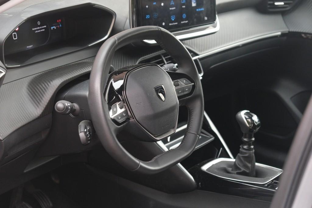 Peugeot 208 1.2 PureTech 100pk Allure - Navigatiesysteem - Apple CarPlay - Achteruitrijcamera - Dodehoekdetectie- Parkeersensoren - Climate Control - Cruise control afbeelding 7