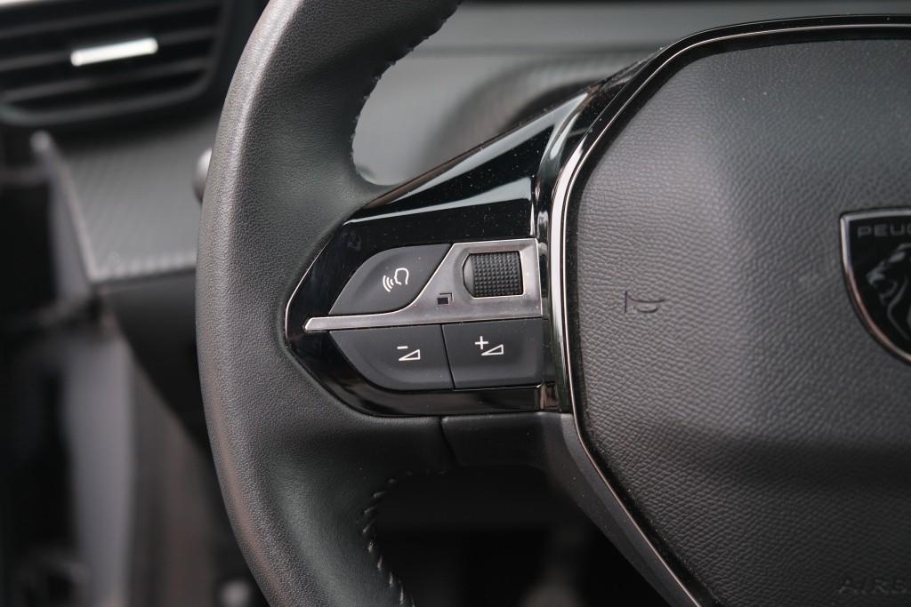 Peugeot 208 1.2 PureTech 100pk Allure - Navigatiesysteem - Apple CarPlay - Achteruitrijcamera - Dodehoekdetectie- Parkeersensoren - Climate Control - Cruise control afbeelding 8