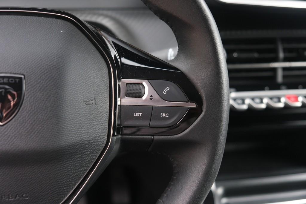 Peugeot 208 1.2 PureTech 100pk Allure - Navigatiesysteem - Apple CarPlay - Achteruitrijcamera - Dodehoekdetectie- Parkeersensoren - Climate Control - Cruise control afbeelding 9