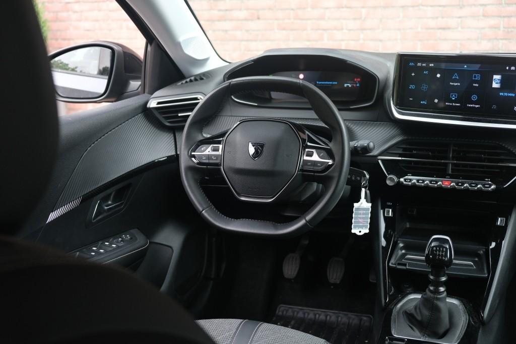 Peugeot 208 1.2 PureTech 100pk Allure - Navigatiesysteem - Apple CarPlay - Achteruitrijcamera - Dodehoekdetectie- Parkeersensoren - Climate Control - Cruise control afbeelding 12