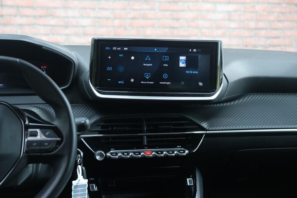 Peugeot 208 1.2 PureTech 100pk Allure - Navigatiesysteem - Apple CarPlay - Achteruitrijcamera - Dodehoekdetectie- Parkeersensoren - Climate Control - Cruise control afbeelding 14