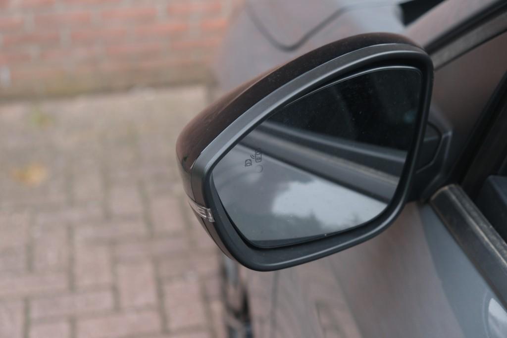Peugeot 208 1.2 PureTech 100pk Allure - Navigatiesysteem - Apple CarPlay - Achteruitrijcamera - Dodehoekdetectie- Parkeersensoren - Climate Control - Cruise control afbeelding 22