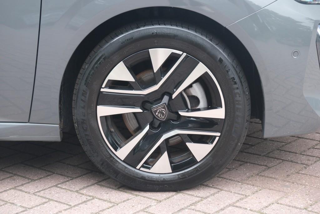 Peugeot 208 1.2 PureTech 100pk Allure - Navigatiesysteem - Apple CarPlay - Achteruitrijcamera - Dodehoekdetectie- Parkeersensoren - Climate Control - Cruise control afbeelding 23