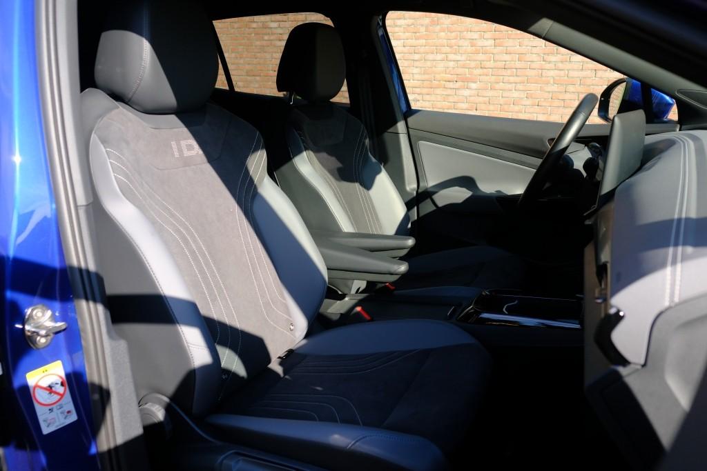 Volkswagen ID.4 Pure 52 kWh 170pk - Navigatiesysteem - App connect - Adaptive cruise - 360° camera - Keyless - Winter pakket - Elektrische achterklep - 19 inch velgen afbeelding 5