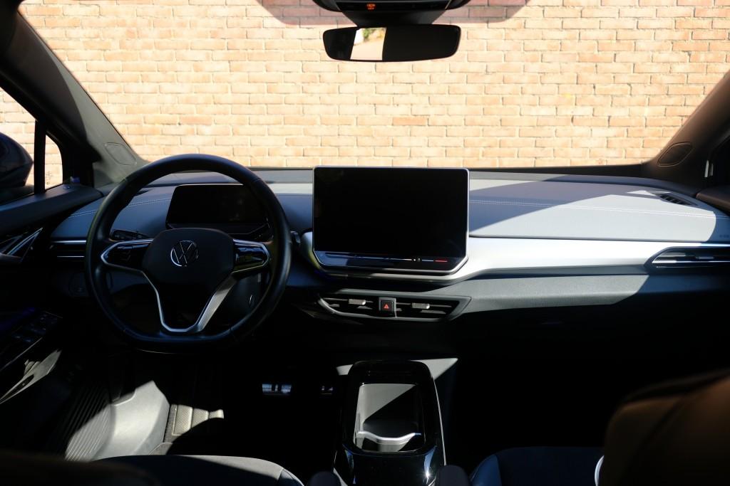 Volkswagen ID.4 Pure 52 kWh 170pk - Navigatiesysteem - App connect - Adaptive cruise - 360° camera - Keyless - Winter pakket - Elektrische achterklep - 19 inch velgen afbeelding 6