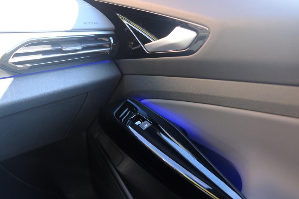 Volkswagen ID.4 Pure 52 kWh 170pk - Navigatiesysteem - App connect - Adaptive cruise - 360° camera - Keyless - Winter pakket - Elektrische achterklep - 19 inch velgen afbeelding 21