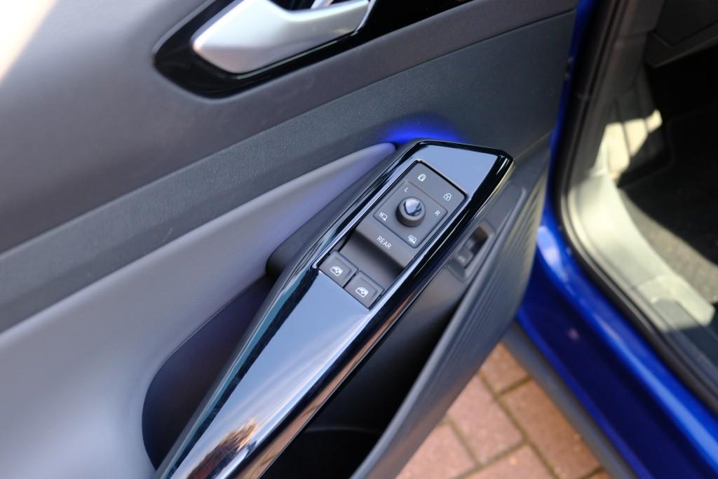 Volkswagen ID.4 Pure 52 kWh 170pk - Navigatiesysteem - App connect - Adaptive cruise - 360° camera - Keyless - Winter pakket - Elektrische achterklep - 19 inch velgen afbeelding 22