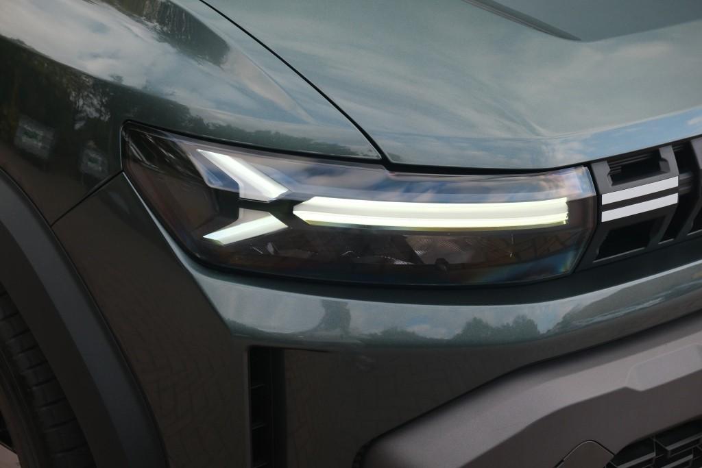 Dacia Duster 1.2 TCe mild hybrid 130pk Extreme - Achteruitrijcamera - Apple CarPlay - LED koplampen - Keyless entry & start - Climate control - Cruise control - Parkeersensoren afbeelding 2