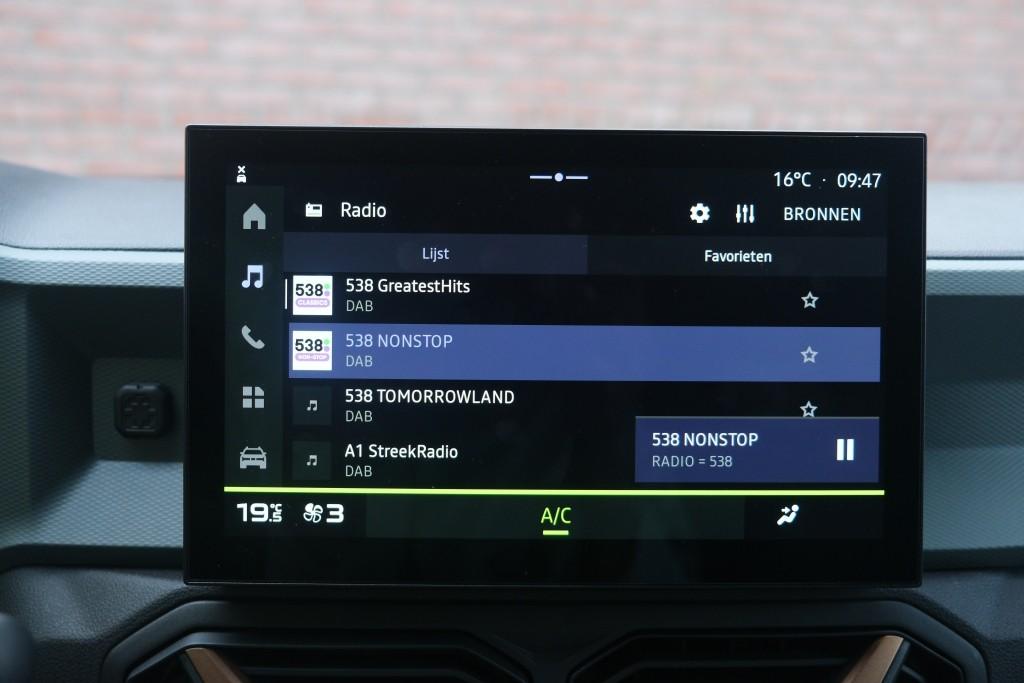 Dacia Duster 1.2 TCe mild hybrid 130pk Extreme - Achteruitrijcamera - Apple CarPlay - LED koplampen - Keyless entry & start - Climate control - Cruise control - Parkeersensoren afbeelding 17