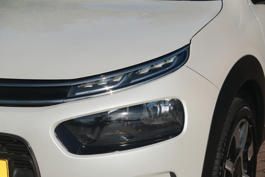 Citroën C4 Cactus 1.2 PureTech 130pk Shine - Panoramadak - Achteruitrijcamera - Apple CarPlay - Navigatiesysteem - Keyless entry - Parkeersensoren - Automatische airconditioning - Cruise control afbeelding 2