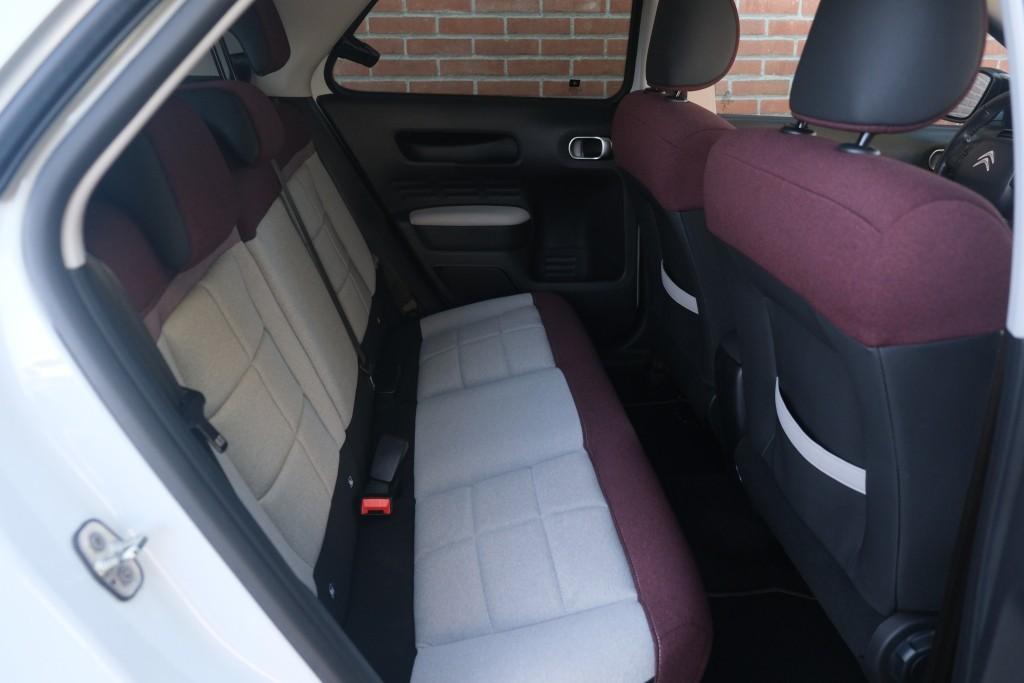 Citroën C4 Cactus 1.2 PureTech 130pk Shine - Panoramadak - Achteruitrijcamera - Apple CarPlay - Navigatiesysteem - Keyless entry - Parkeersensoren - Automatische airconditioning - Cruise control afbeelding 3