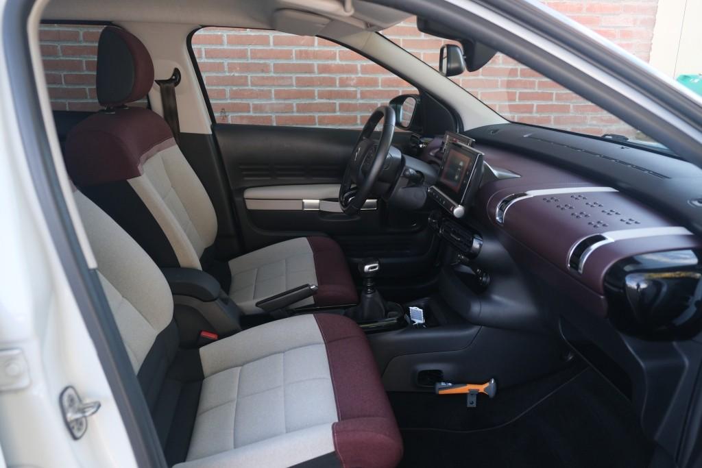 Citroën C4 Cactus 1.2 PureTech 130pk Shine - Panoramadak - Achteruitrijcamera - Apple CarPlay - Navigatiesysteem - Keyless entry - Parkeersensoren - Automatische airconditioning - Cruise control afbeelding 4