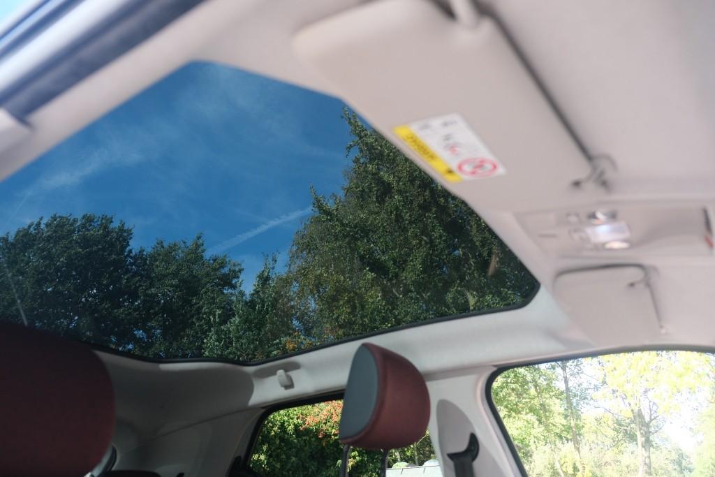 Citroën C4 Cactus 1.2 PureTech 130pk Shine - Panoramadak - Achteruitrijcamera - Apple CarPlay - Navigatiesysteem - Keyless entry - Parkeersensoren - Automatische airconditioning - Cruise control afbeelding 9