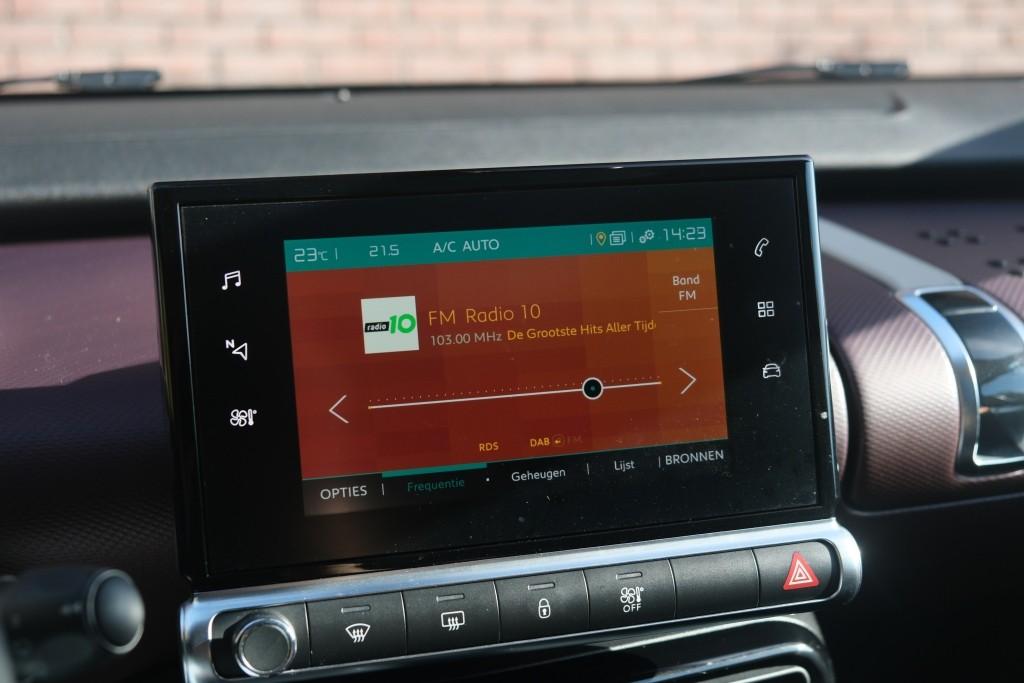 Citroën C4 Cactus 1.2 PureTech 130pk Shine - Panoramadak - Achteruitrijcamera - Apple CarPlay - Navigatiesysteem - Keyless entry - Parkeersensoren - Automatische airconditioning - Cruise control afbeelding 17