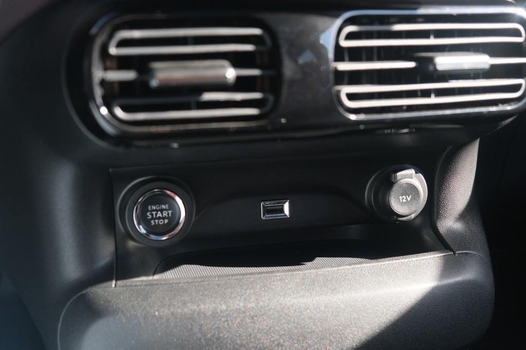 Citroën C4 Cactus 1.2 PureTech 130pk Shine - Panoramadak - Achteruitrijcamera - Apple CarPlay - Navigatiesysteem - Keyless entry - Parkeersensoren - Automatische airconditioning - Cruise control afbeelding 23