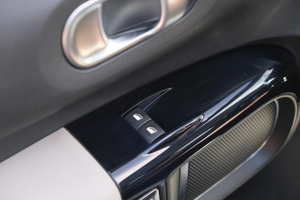 Citroën C4 Cactus 1.2 PureTech 130pk Shine - Panoramadak - Achteruitrijcamera - Apple CarPlay - Navigatiesysteem - Keyless entry - Parkeersensoren - Automatische airconditioning - Cruise control afbeelding 25