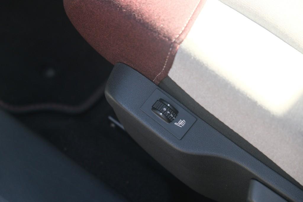 Citroën C4 Cactus 1.2 PureTech 130pk Shine - Panoramadak - Achteruitrijcamera - Apple CarPlay - Navigatiesysteem - Keyless entry - Parkeersensoren - Automatische airconditioning - Cruise control afbeelding 27