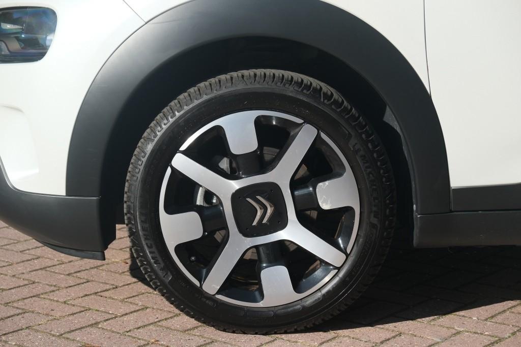 Citroën C4 Cactus 1.2 PureTech 130pk Shine - Panoramadak - Achteruitrijcamera - Apple CarPlay - Navigatiesysteem - Keyless entry - Parkeersensoren - Automatische airconditioning - Cruise control afbeelding 29