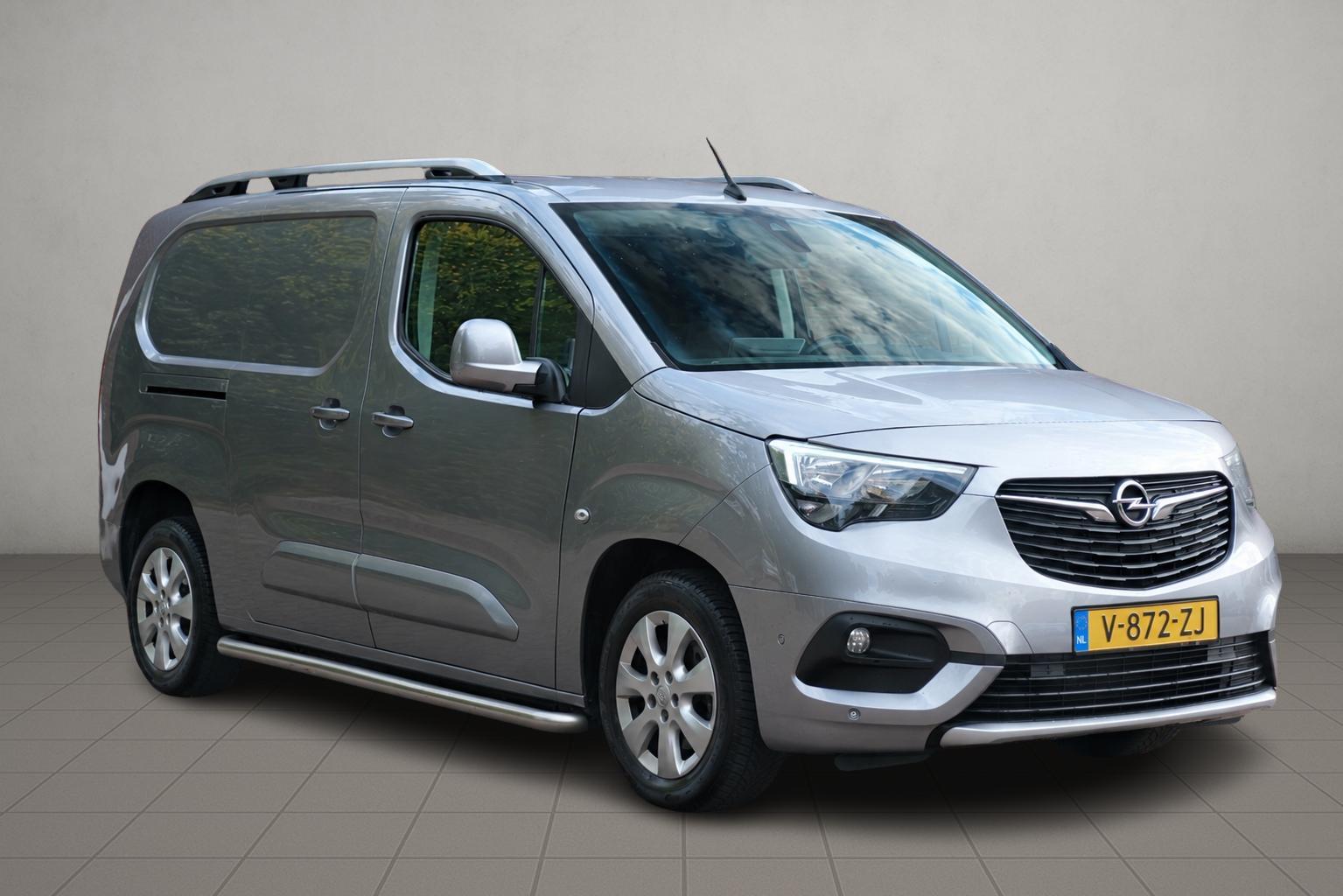 Opel Combo 1.5D 130pk L2H1 Innovation - Trekhaak - Achteruitrijcamera - Navigatiesysteem - Dodehoekdetectie - Apple CarPlay - Parkeersensoren - Cruise control afbeelding 1