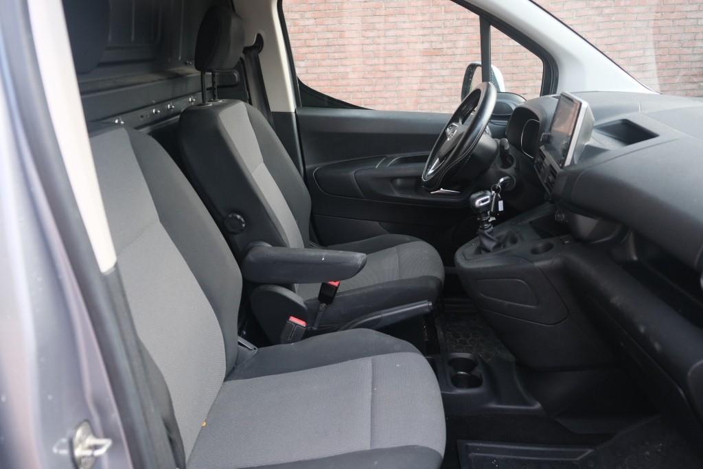 Opel Combo 1.5D 130pk L2H1 Innovation - Trekhaak - Achteruitrijcamera - Navigatiesysteem - Dodehoekdetectie - Apple CarPlay - Parkeersensoren - Cruise control afbeelding 4