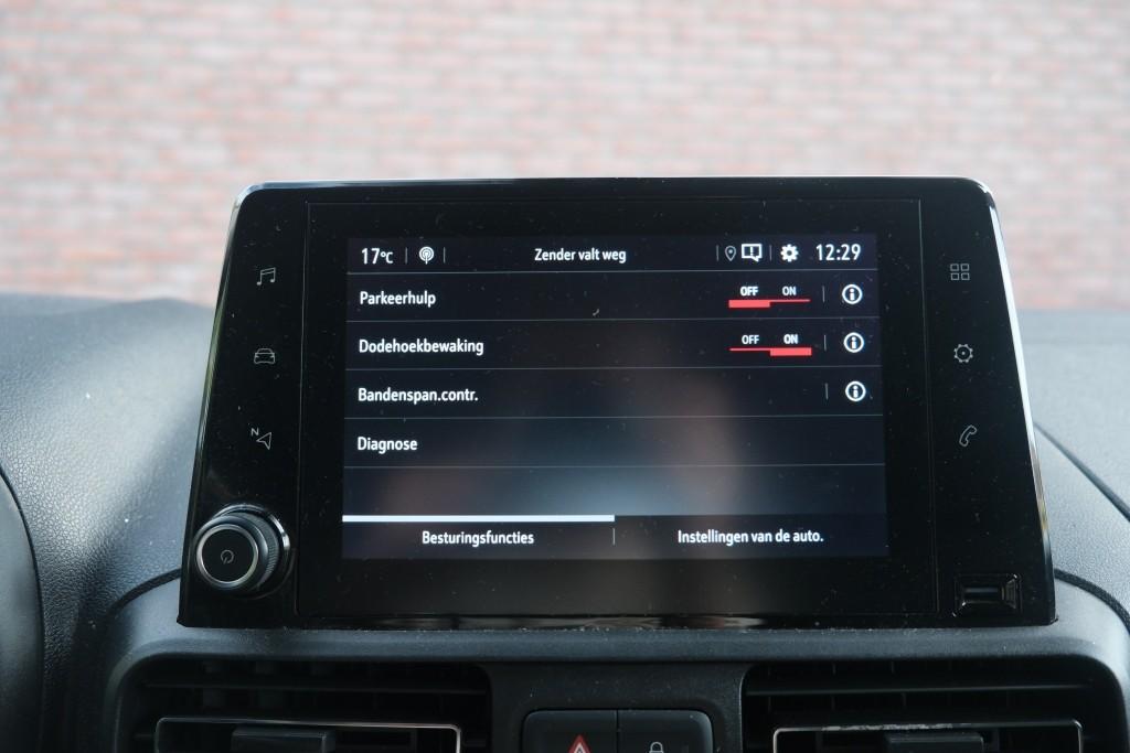 Opel Combo 1.5D 130pk L2H1 Innovation - Trekhaak - Achteruitrijcamera - Navigatiesysteem - Dodehoekdetectie - Apple CarPlay - Parkeersensoren - Cruise control afbeelding 13