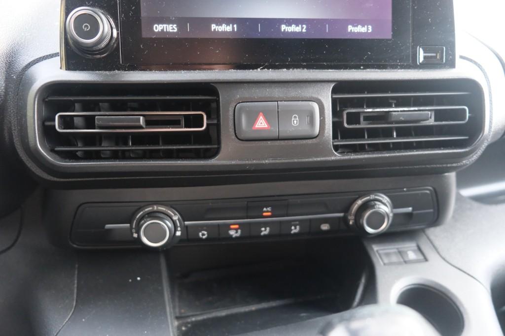 Opel Combo 1.5D 130pk L2H1 Innovation - Trekhaak - Achteruitrijcamera - Navigatiesysteem - Dodehoekdetectie - Apple CarPlay - Parkeersensoren - Cruise control afbeelding 17